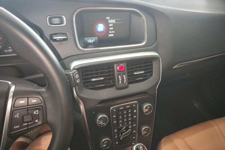 Used Volvo V40 2017 T3 Zhiyi Edition Audio And AC Panel