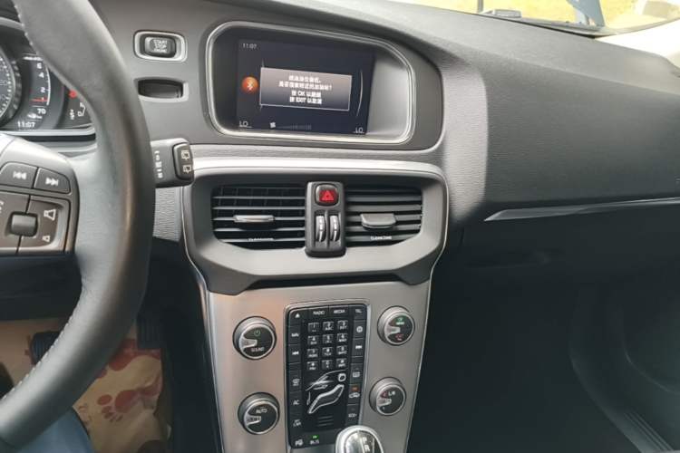 Used Volvo V40 2017 T3 Zhiya Edition Audio And AC Panel