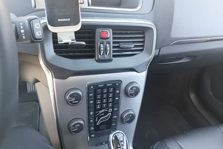 Used Volvo V40 2017 T3 Zhiya Edition Audio And AC Panel
