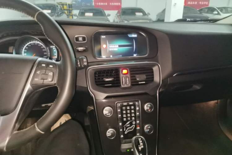 Used Volvo V40 2017 T3 Zhiyi Edition Audio And AC Panel