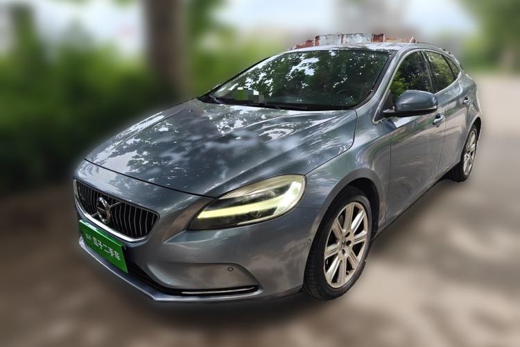 Used Volvo V40 2017 T3 Zhiya Edition Guazi used car, China used car export, Used car for sale, Used  cars, Cheapest cars for sale