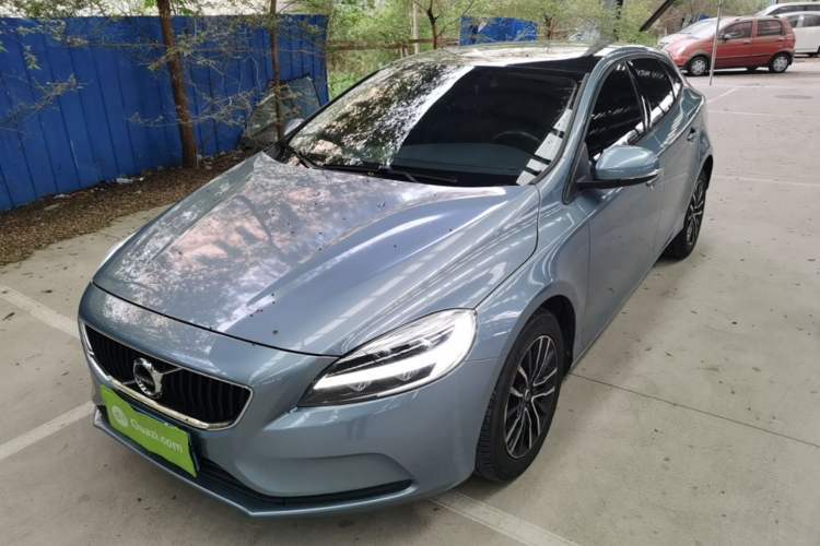 Used Volvo V40 2017 T3 Zhiyi Edition Guazi used car, China used car export, Used car for sale, Used cars, Cheapest cars for sale