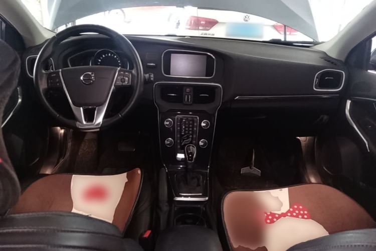 Used Volvo V40 2017 T3 Zhiyi Edition Center Console