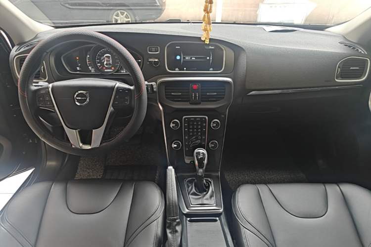 Used Volvo V40 2017 T3 Zhiyi Edition Center Console