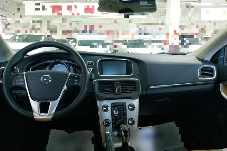 Used Volvo V40 2017 T3 Zhiya Edition Center Console
