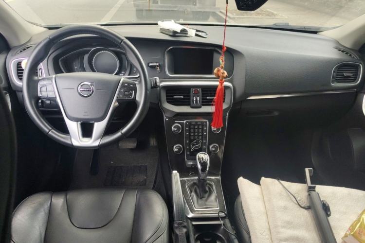 Used Volvo V40 2017 T3 Zhiyi Edition Center Console
