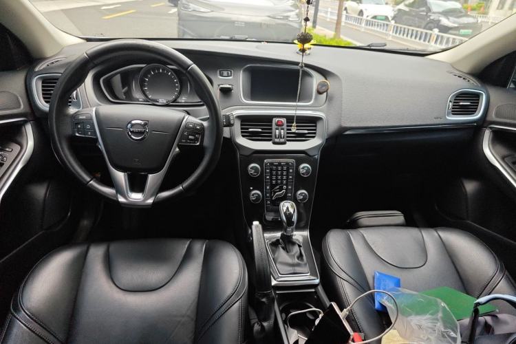 Used Volvo V40 2017 T3 Zhiyi Edition Center Console