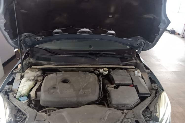 Used Volvo V40 2017 T3 Zhiyi Edition Engine Bay