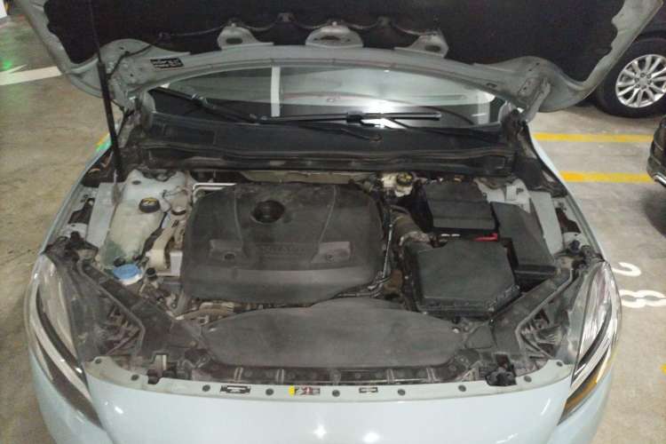 Used Volvo V40 2017 T3 Zhiya Edition Engine Bay