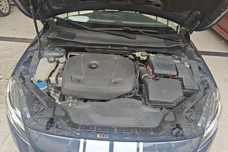 Used Volvo V40 2017 T3 Zhiyi Edition Engine Bay
