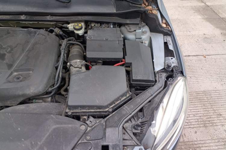 Used Volvo V40 2017 T3 Zhiya Edition Engine Bay Left
