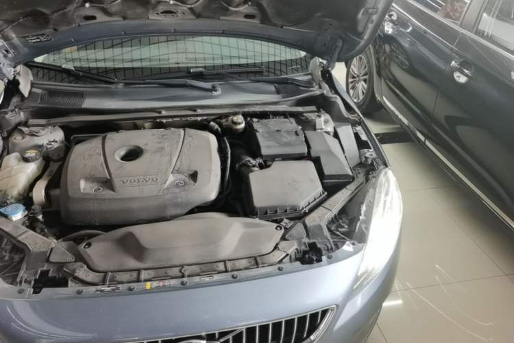 Used Volvo V40 2017 T3 Zhiya Edition Engine Bay Left