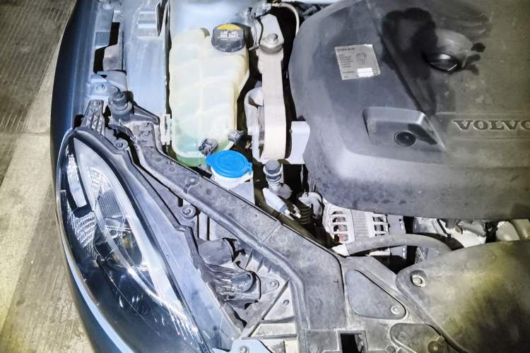 Used Volvo V40 2017 T3 Smart Edition Engine Bay Right