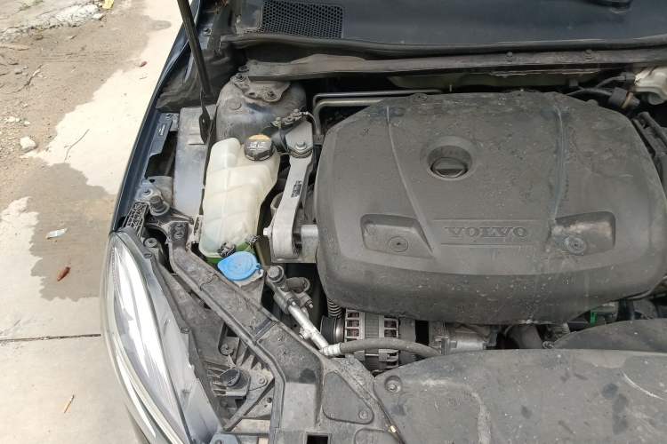 Used Volvo V40 2017 T3 Zhiya Edition Engine Bay Right