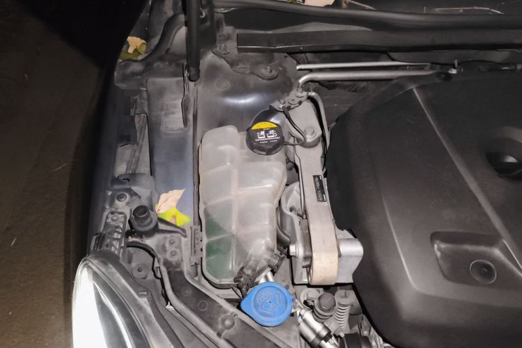 Used Volvo V40 2017 T3 Zhiyi Edition Engine Bay Right