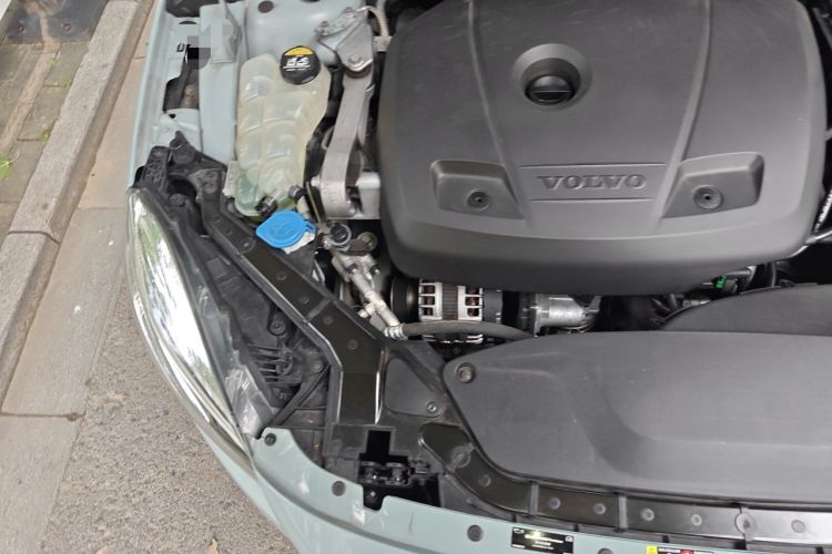 Used Volvo V40 2017 T3 Zhiyi Edition Engine Bay Right