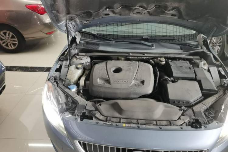 Used Volvo V40 2017 T3 Zhiya Edition Engine Bay Right
