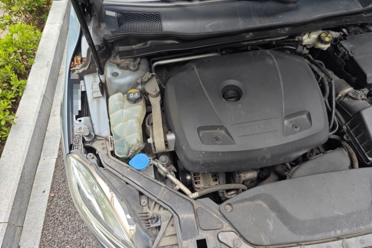 Used Volvo V40 2017 T3 Zhiyi Edition Engine Bay Right
