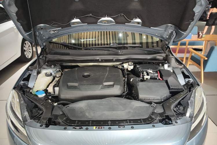 Used Volvo V40 2017 T3 Zhiyi Edition Engine Bay