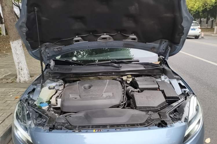 Used Volvo V40 2017 T3 Zhiya Edition Engine Bay