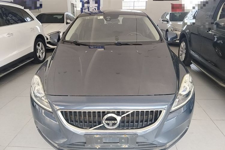 Used Volvo V40 2017 T3 Smart Edition Front