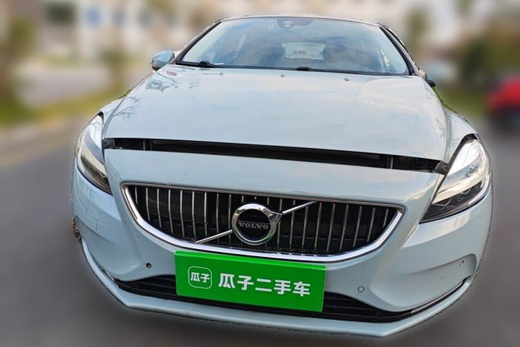 Used Volvo V40 2017 T4 Smart Luxury Edition Front
