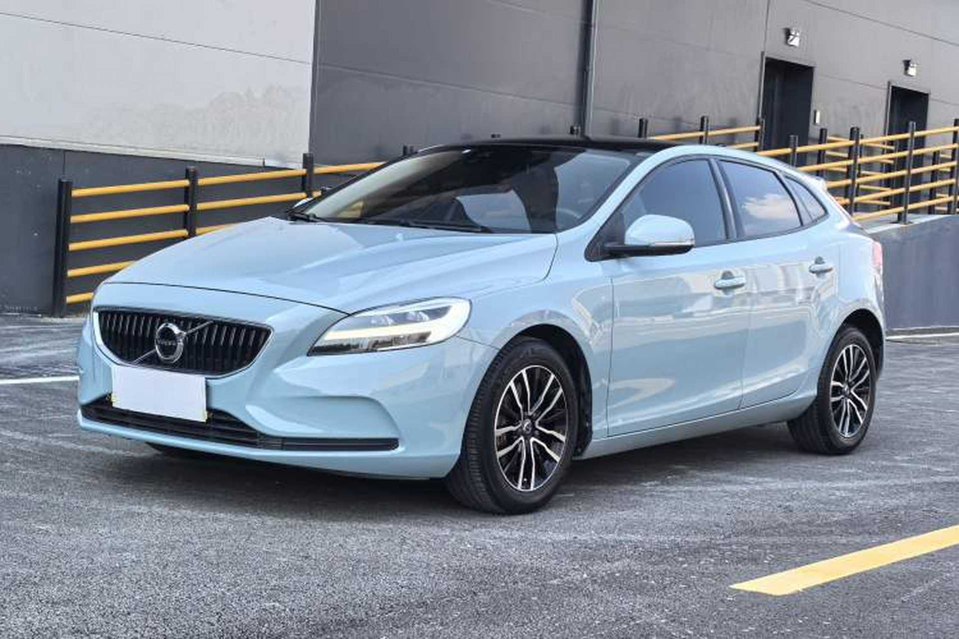 Used Volvo V40 2017 T3 Zhiyi Edition Front Left 45 Deg