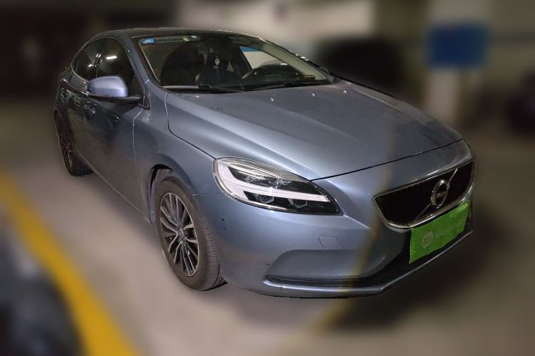 Used Volvo V40 2017 T3 Zhiyi Edition Front Right 45 Deg