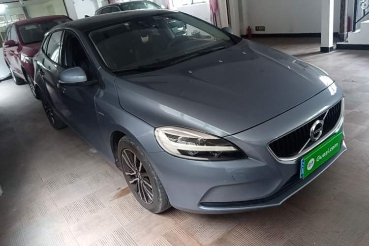 Used Volvo V40 2017 T3 Zhiyi Edition Front Right 45 Deg