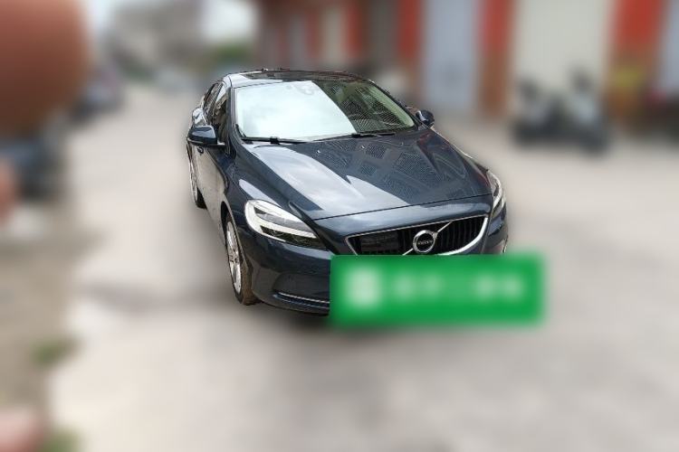 Used Volvo V40 2017 T3 Zhiya Edition Front Right 45 Deg