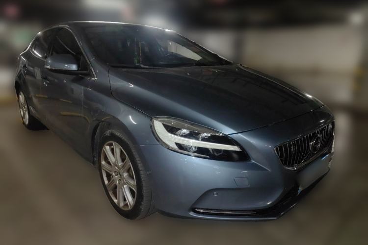 Used Volvo V40 2017 T3 Zhiya Edition Front Right 45 Deg