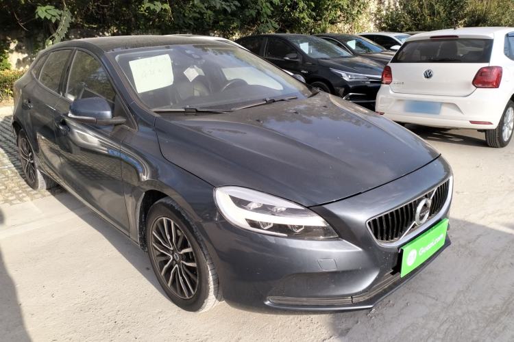 Used Volvo V40 2017 T3 Zhiyi Edition Front Right 45 Deg