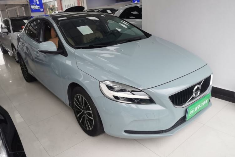 Used Volvo V40 2017 T3 Zhiyi Edition Front Right 45 Deg