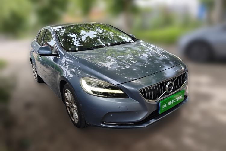 Used Volvo V40 2017 T3 Zhiya Edition Front Right 45 Deg