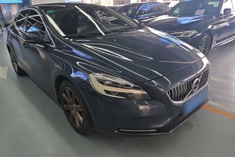 Used Volvo V40 2017 T3 Zhiya Edition Front Right 45 Deg