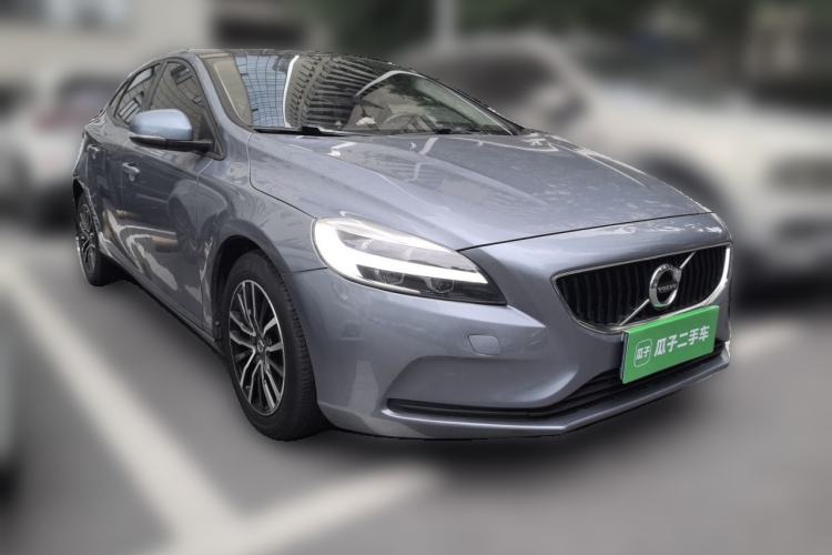 Used Volvo V40 2017 T3 Zhiyi Edition Front Right 45 Deg