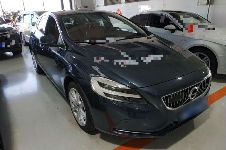 Used Volvo V40 2017 T3 Zhiya Edition Front Right 45 Deg