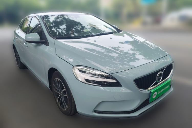 Used Volvo V40 2017 T3 Zhiyi Edition Front Right 45 Deg