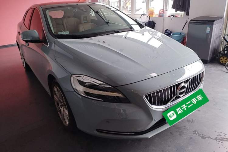 Used Volvo V40 2017 T3 Zhiya Edition Front Right 45 Deg