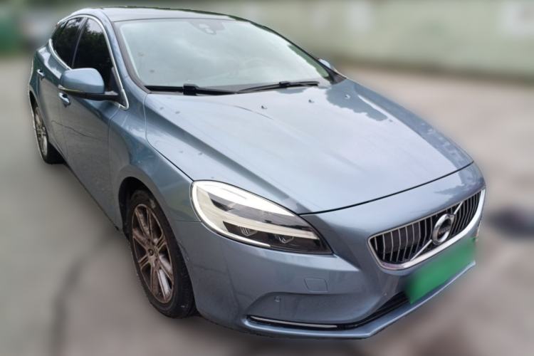 Used Volvo V40 2017 T3 Zhiya Edition Front Right 45 Deg