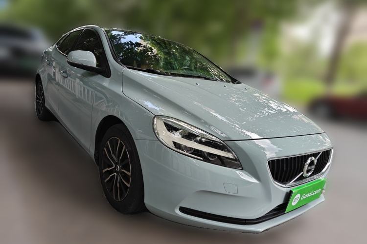 Used Volvo V40 2017 T3 Zhiyi Edition Front Right 45 Deg