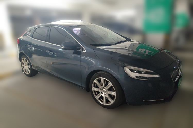 Used Volvo V40 2017 T3 Zhiya Edition Front Right 45 Deg
