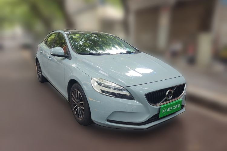 Used Volvo V40 2017 T3 Zhiyi Edition Front Right 45 Deg