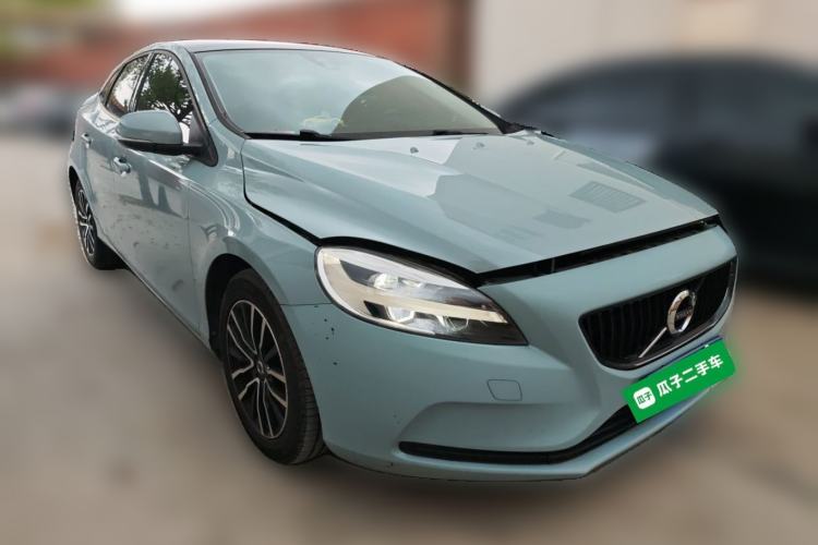 Used Volvo V40 2017 T3 Zhiyi Edition Front Right 45 Deg