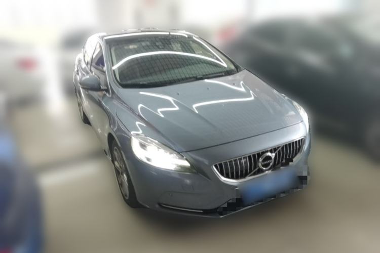 Used Volvo V40 2017 T3 Zhiya Edition Front Right 45 Deg