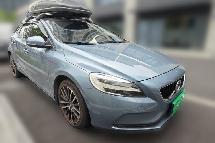 Used Volvo V40 2017 T3 Zhiyi Edition Front Right 45 Deg