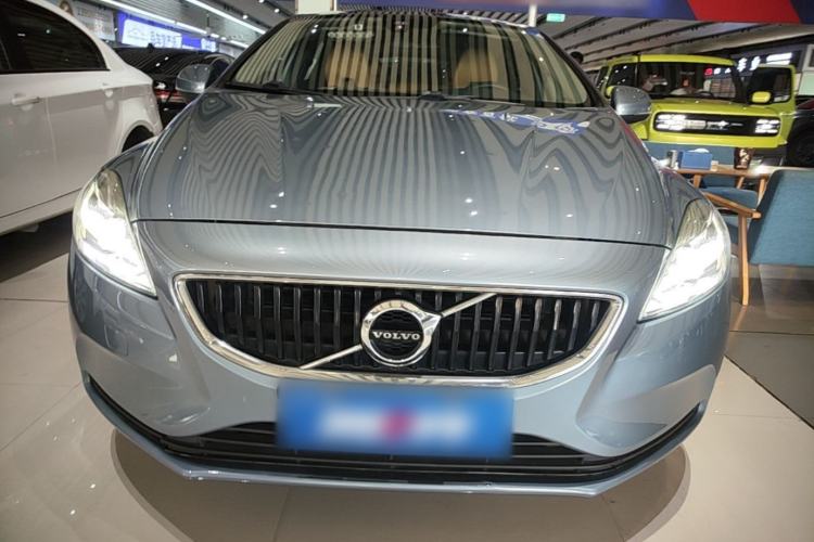 Used Volvo V40 2017 T3 Zhiyi Edition Front