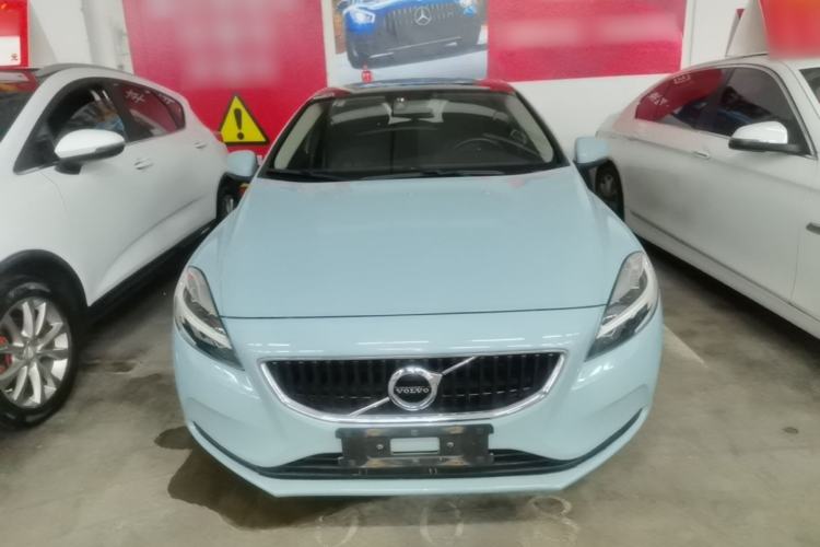 Used Volvo V40 2017 T3 Zhiyi Edition Front