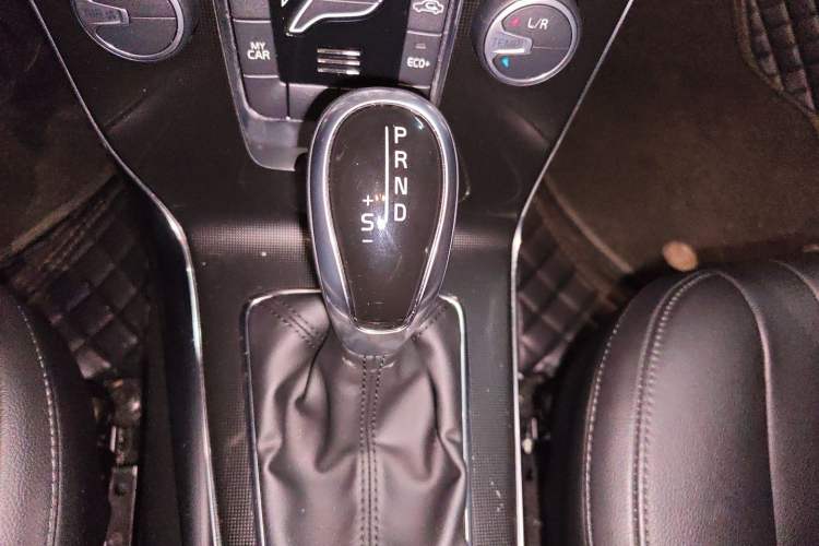 Used Volvo V40 2017 T3 Zhiyi Edition Gear Lever