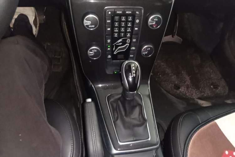 Used Volvo V40 2017 T3 Zhiyi Edition Gear Lever